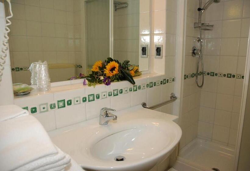 إستديو قياسى مطل على حمام السباحة, Aparthotel Albatros