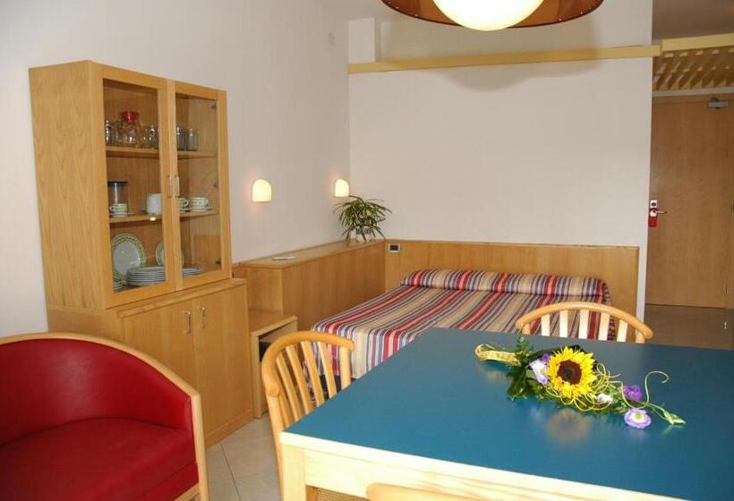 プールビュースタンダードステューディオ, Aparthotel Albatros