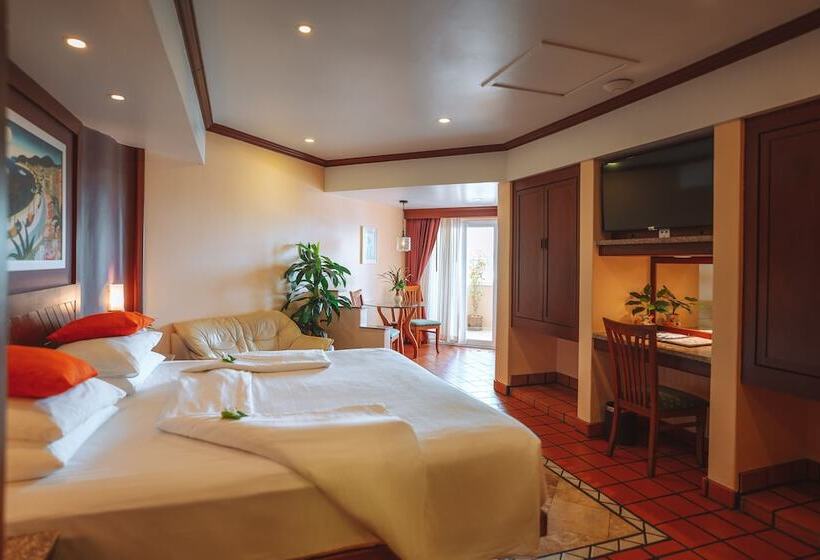 管理人员工作室, Pacific Club Resort