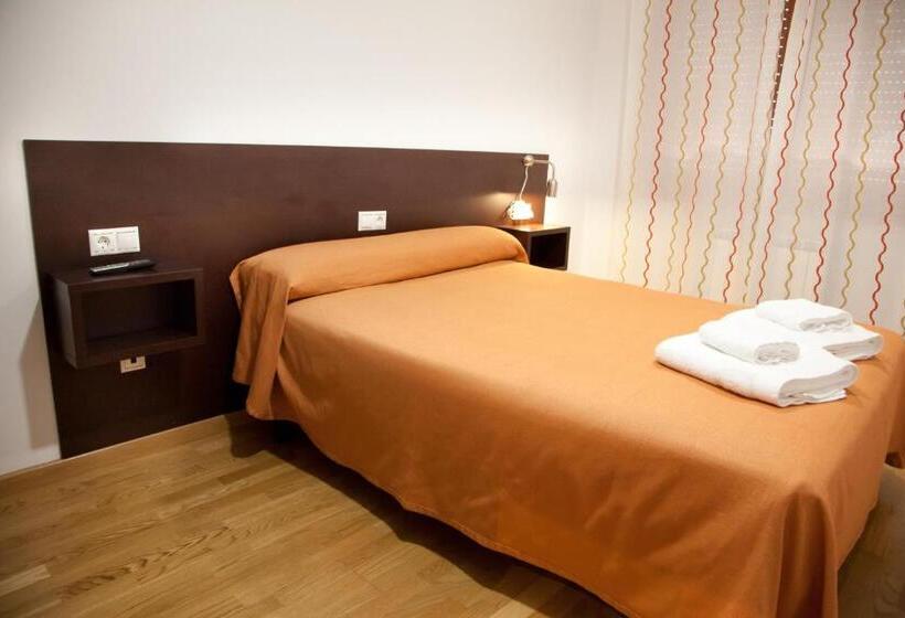 Апартаменты 2 Спальни, Hostal Casasnovas
