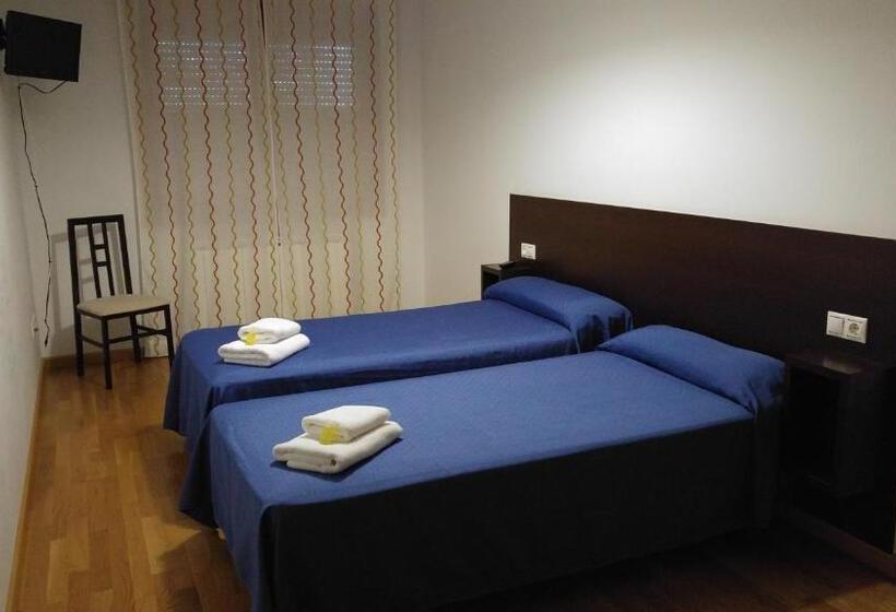 Апартаменты 2 Спальни, Hostal Casasnovas