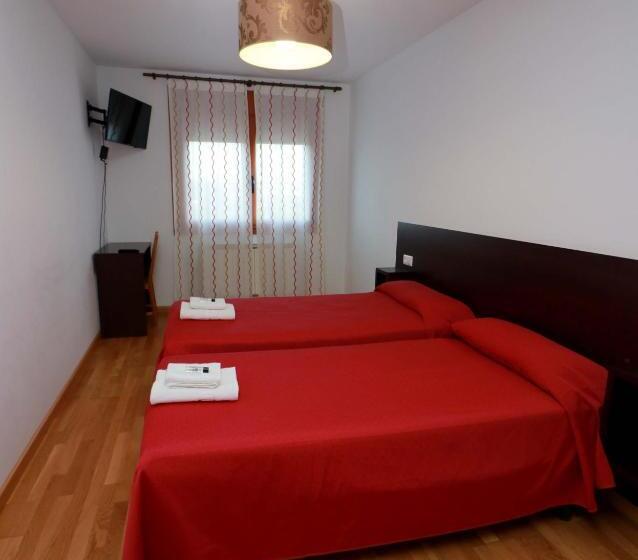 Апартаменты 2 Спальни, Hostal Casasnovas