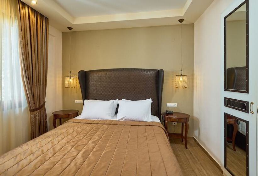 سوییت, Mediterranean Village Hotel & Spa
