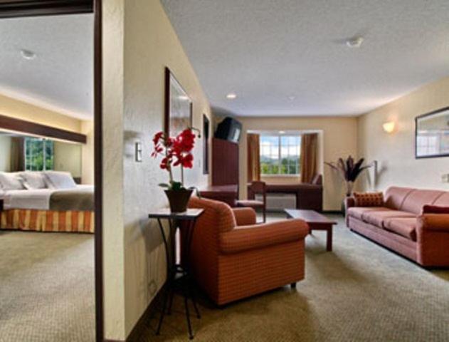 جناح, Microtel Inn And Suites Gassaway