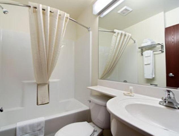 스위트 킹사이즈 침대, Microtel Inn And Suites Gassaway