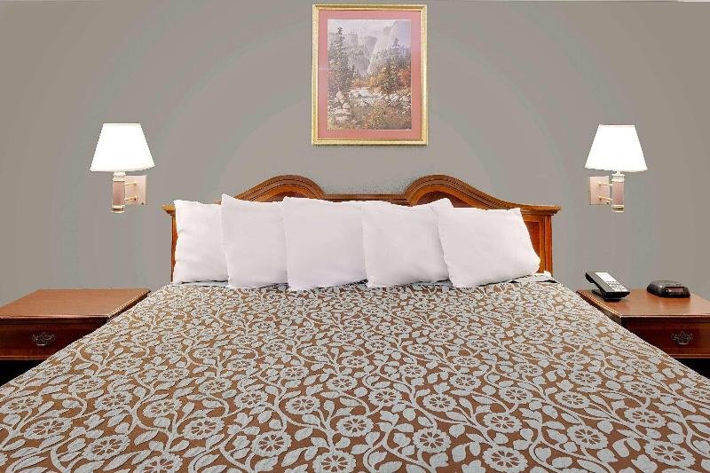 스탠다드 룸 킹사이즈 침대, Days Inn & Suites By Wyndham Opelousas