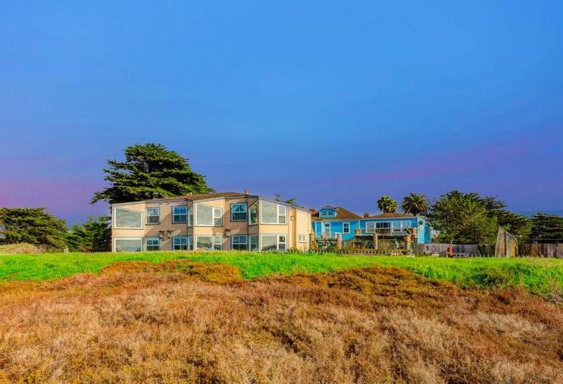 Deluxe room with river view, Captain's Inn At Moss Landing
