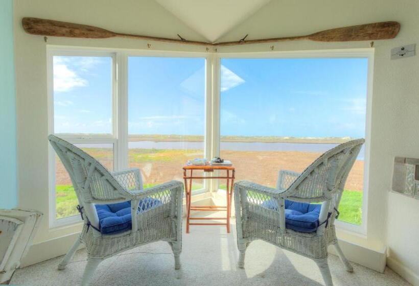 디럭스 룸 킹사이즈 침대, Captain's Inn At Moss Landing