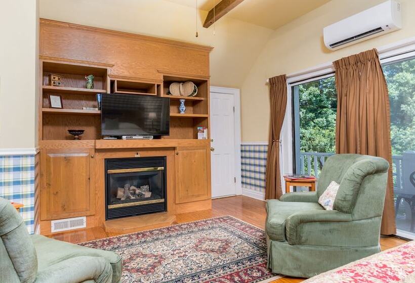 Люкс, Highland Lake Inn & Resort  Flat Rock