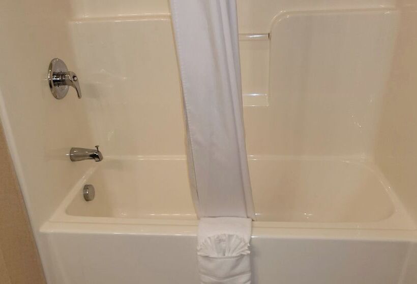 스탠다드 룸 더블 침대 2개, Magnuson Hotel West Liberty