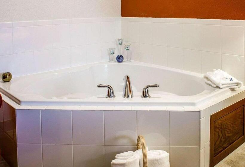 Люкс Кровать Кинг, Rodeway Inn Milford