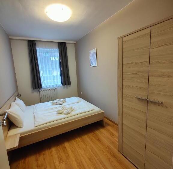 Апартаменты 2 Спальни, Corvin Plaza Apartments & Suites