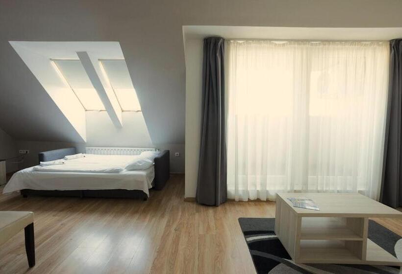 Студия Стандарт, Corvin Plaza Apartments & Suites