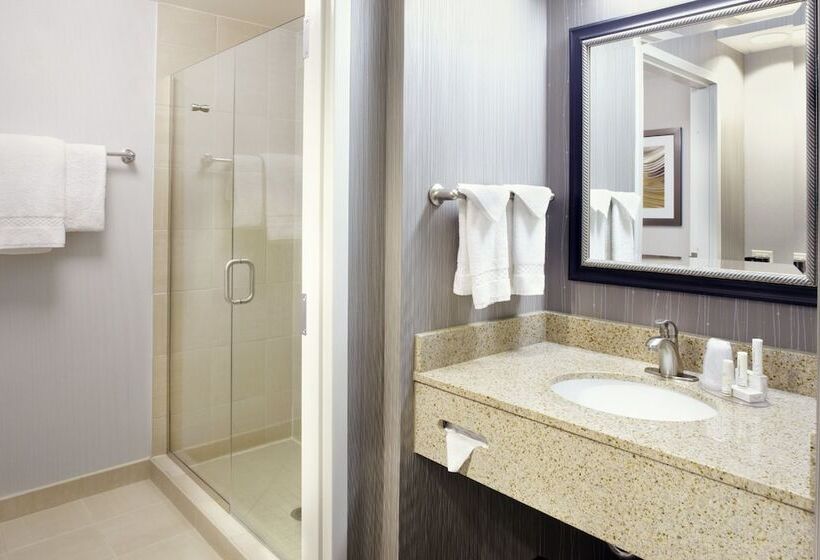 Президентский Люкс, Courtyard Pittsburgh Greensburg