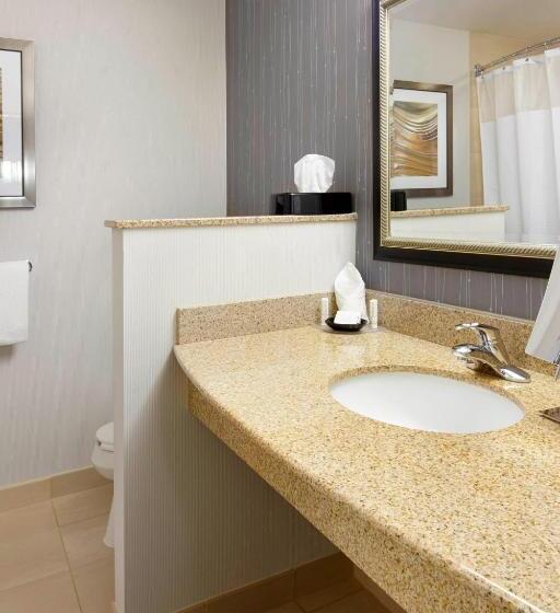 Президентский Люкс, Courtyard Pittsburgh Greensburg