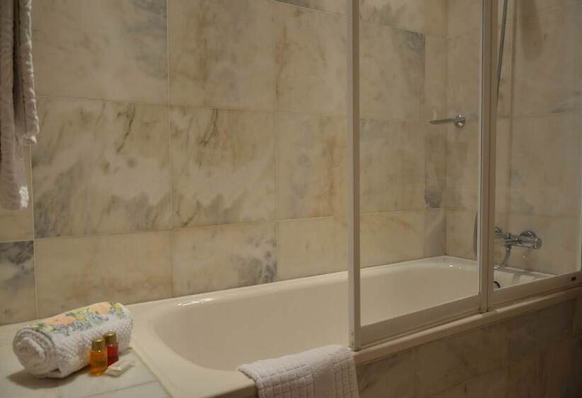 سوییت, Loanda Hotel