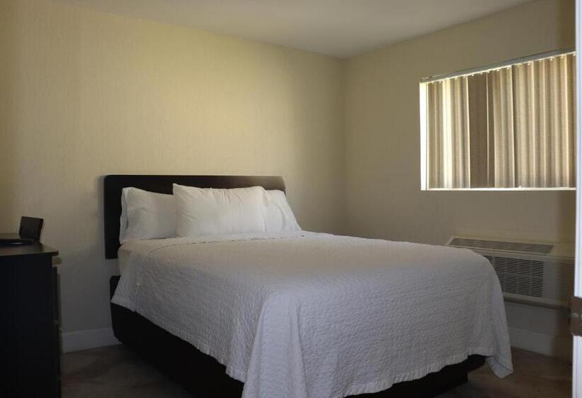 סוויטת 2 חדרי שינה, Curtis Inn & Suites