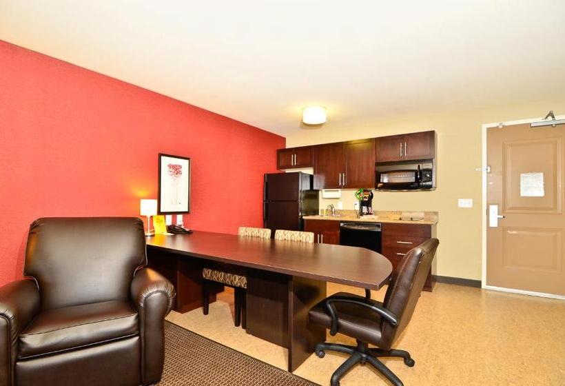 Люкс Кровать Кинг, Hawthorn Suites By Wyndham Williston