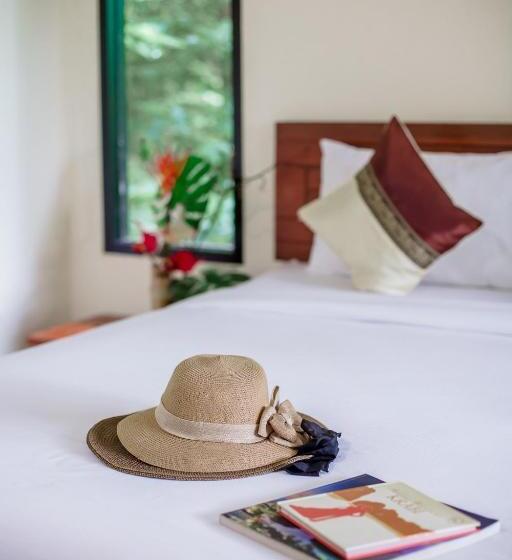 Бунгало с видом на бассейн, The Vatika Resort And Spa