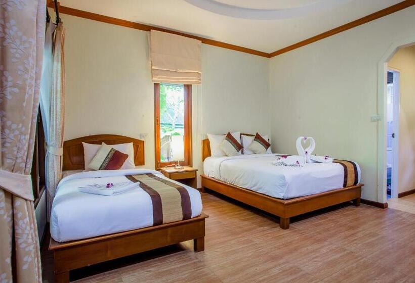 Трехместный Номер Стандарт Вид на Сад, The Vatika Resort And Spa