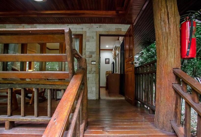 Трехместный Номер Стандарт Вид на Сад, The Vatika Resort And Spa