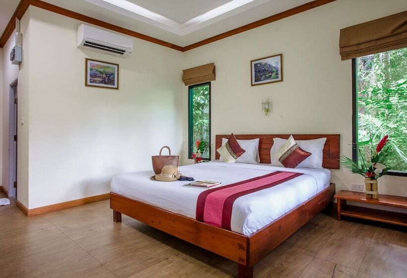 Бунгало с видом на бассейн, The Vatika Resort And Spa