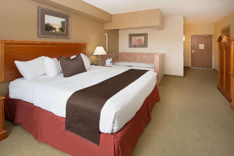 Люкс Кровать Кинг, Americinn By Wyndham Laramie Near University Of Wyoming
