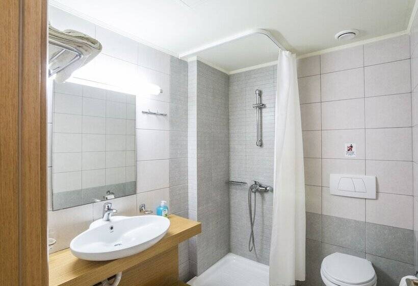 استودیو استاندارد با چشم‌انداز باغ, Athina Beach Hotel