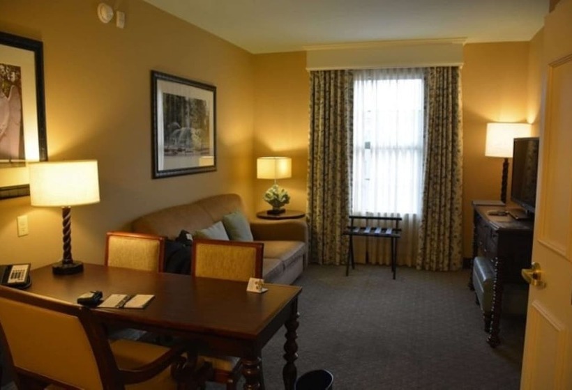 סוויטת פרמיום, Embassy Suites By Hilton Savannah Historic District