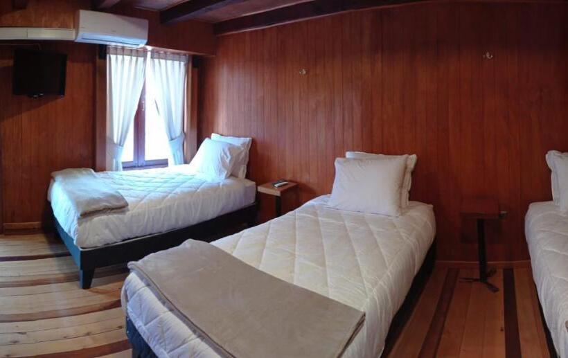 스탠다드 트리플 룸, Hostal Caulle