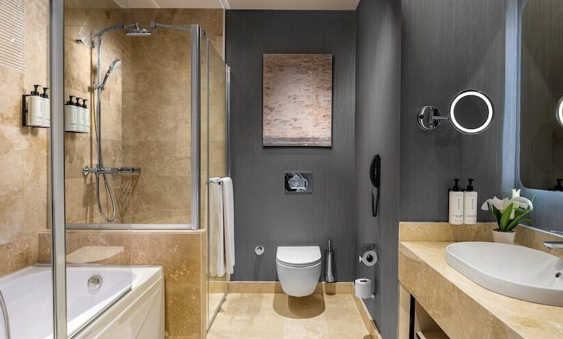 オーシャンビュースタンダードルーム, Crowne Plaza   Istanbul Tuzla Viaport Marina, An Ihg