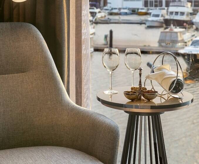 オーシャンビュースタンダードルーム, Crowne Plaza   Istanbul Tuzla Viaport Marina, An Ihg