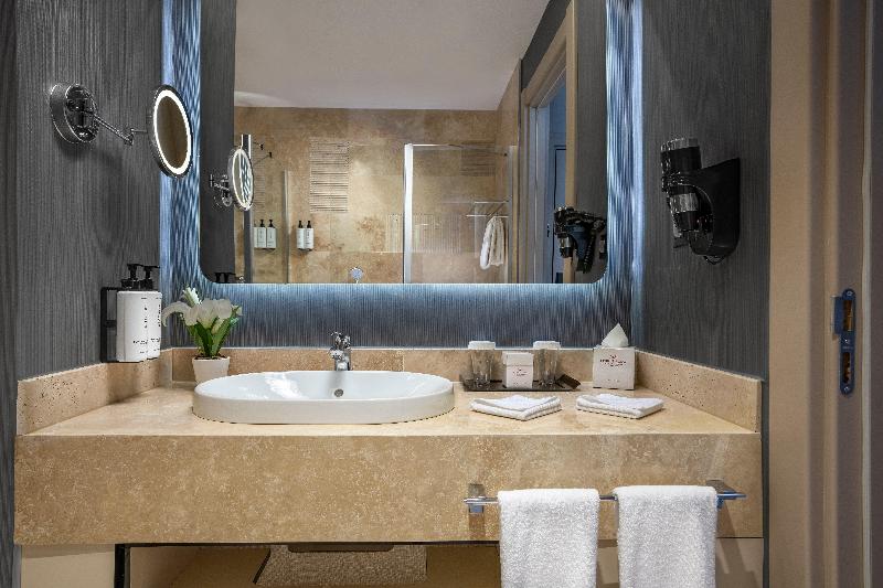 キングサイズベッドのスタンダードルーム, Crowne Plaza   Istanbul Tuzla Viaport Marina, An Ihg