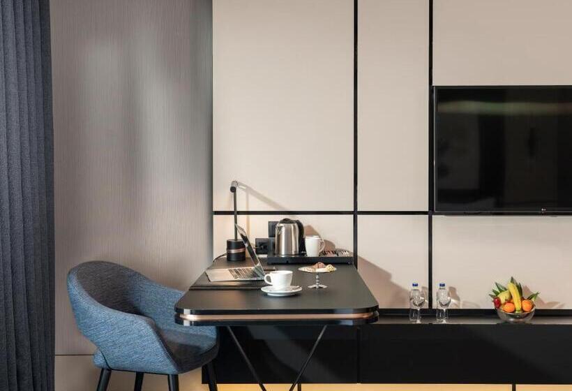 オーシャンビュースタンダードルーム, Crowne Plaza   Istanbul Tuzla Viaport Marina, An Ihg