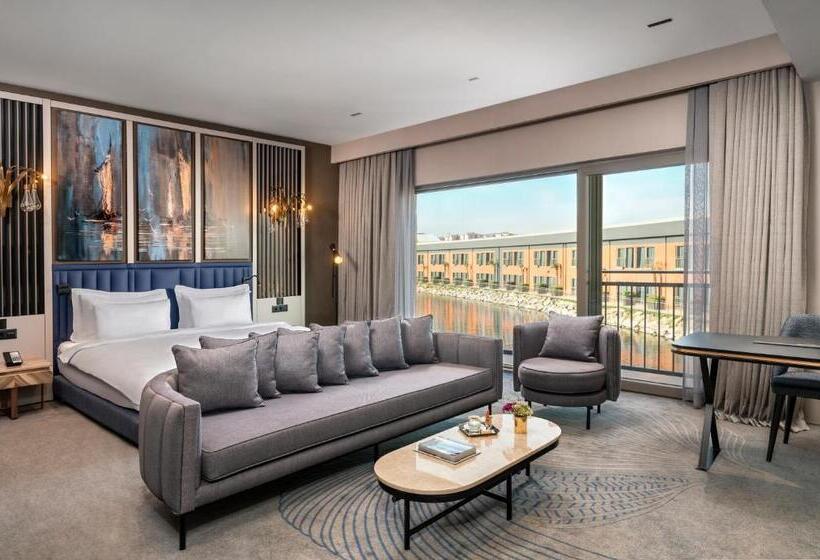 景色の見えるスイートルーム, Crowne Plaza   Istanbul Tuzla Viaport Marina, An Ihg