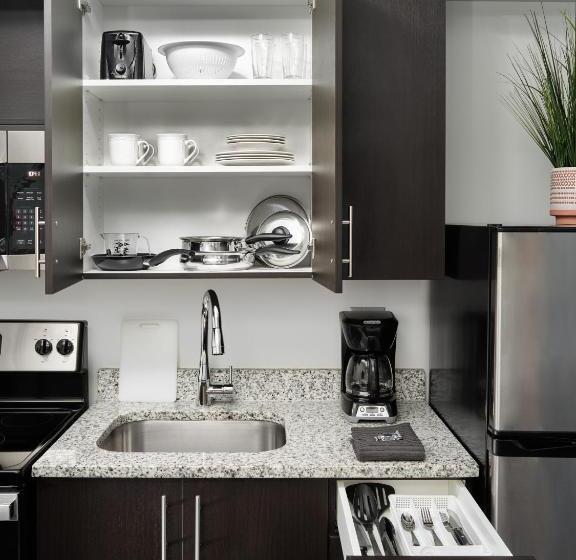 스위트 킹사이즈 침대, Stayapt Suites Houstonnasa/clear Lake