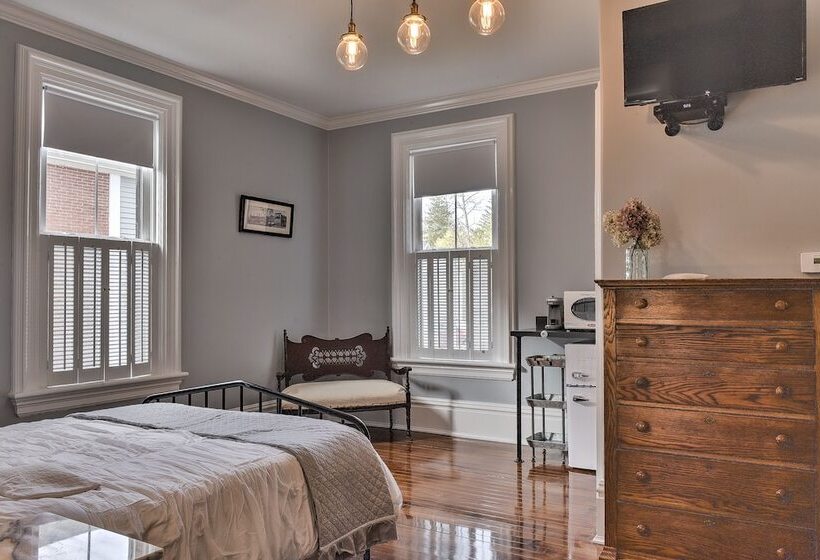 Номер Deluxe, The Burrell House