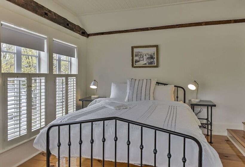 Номер Deluxe, The Burrell House