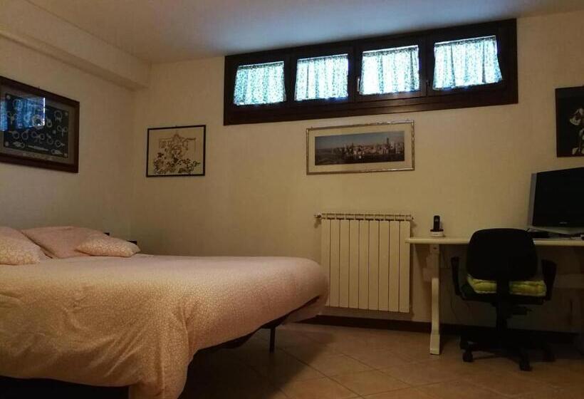 Семейный Номер, Casa Di Amici