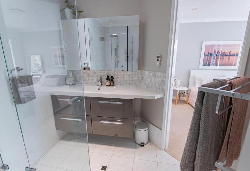 شقة غرفة واحدة, Mindarie Retreat