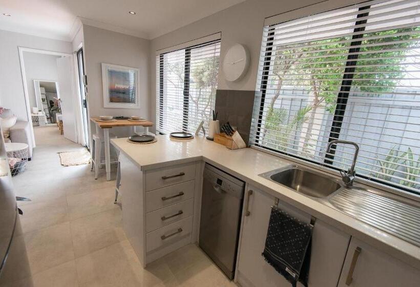 شقة غرفة واحدة, Mindarie Retreat
