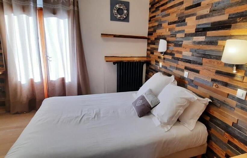 수피리어 트리플 룸, Hôtel Chastellares