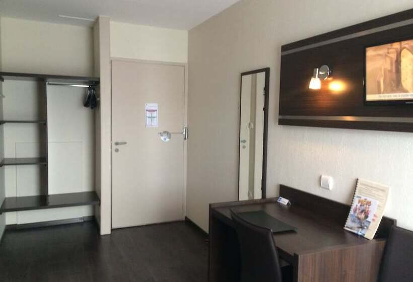 Номер Стандарт, Hôtel Restaurant Le Calice Du Gevaudan   A75