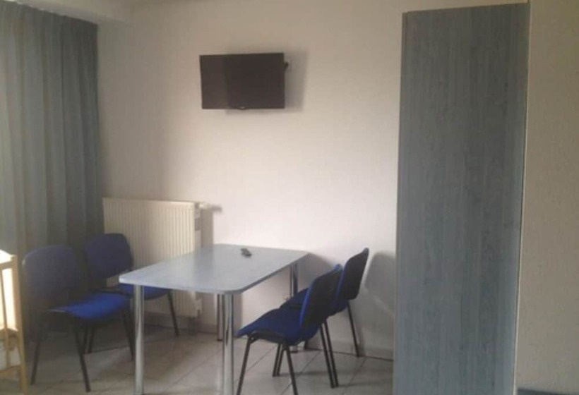اتاق استاندارد سه نفره, Le Strasbourg