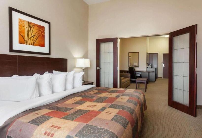 Люкс Кровать Кинг, Ramada By Wyndham Weyburn