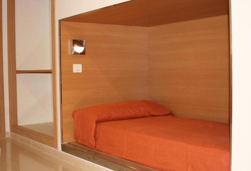Четырехместный Номер Стандарт, Albergue Inturjoven Torremolinos