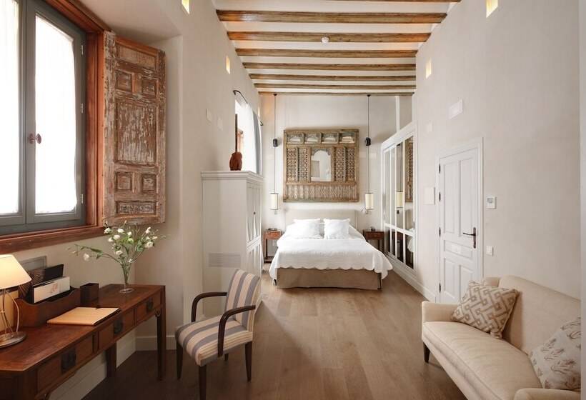 سوییت جونیور, Boutique Corral Del Rey
