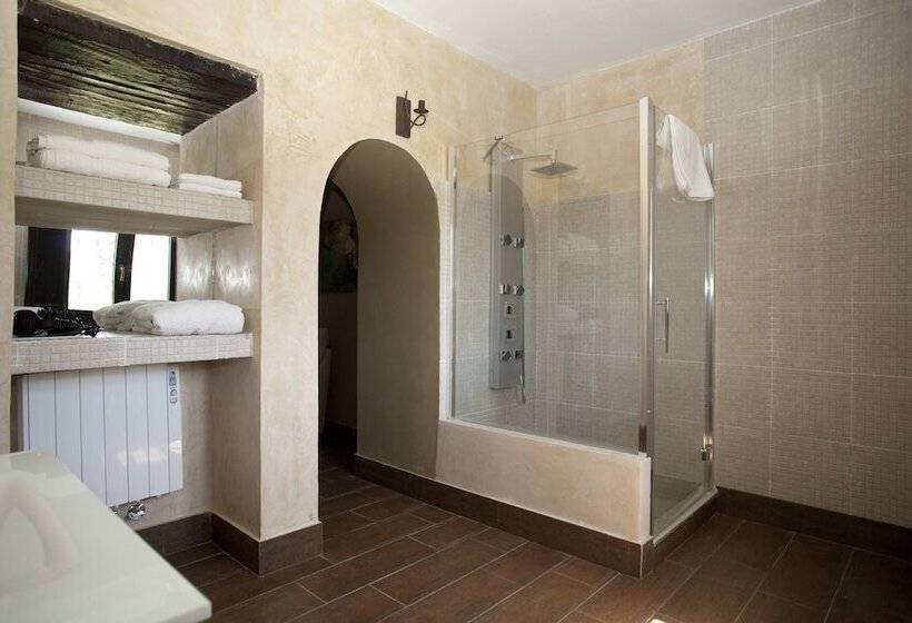 Люкс Клуб, Hosteria Labordalla