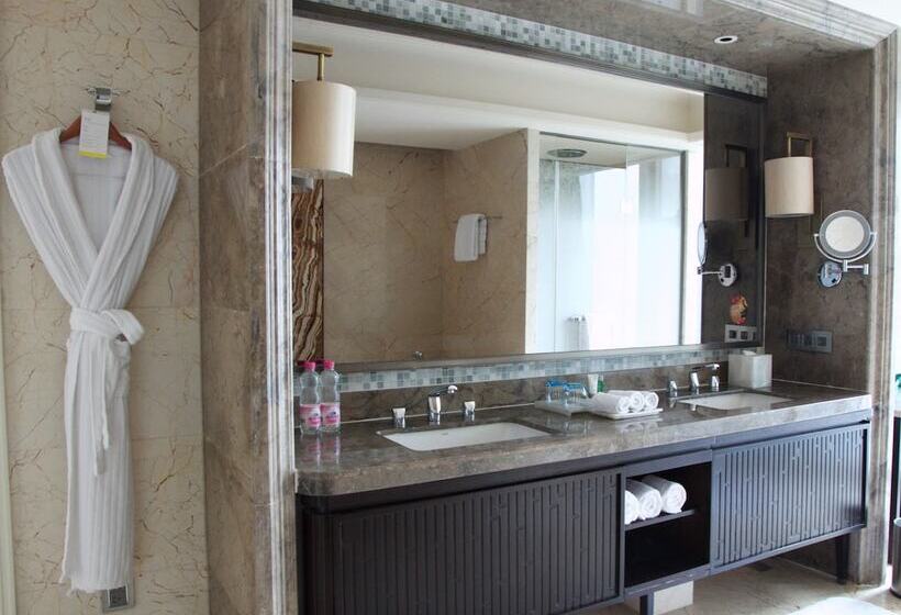 Номер Стандарт 2 Двуспальные Кровати, The Westin Qingdao   Instagrammable