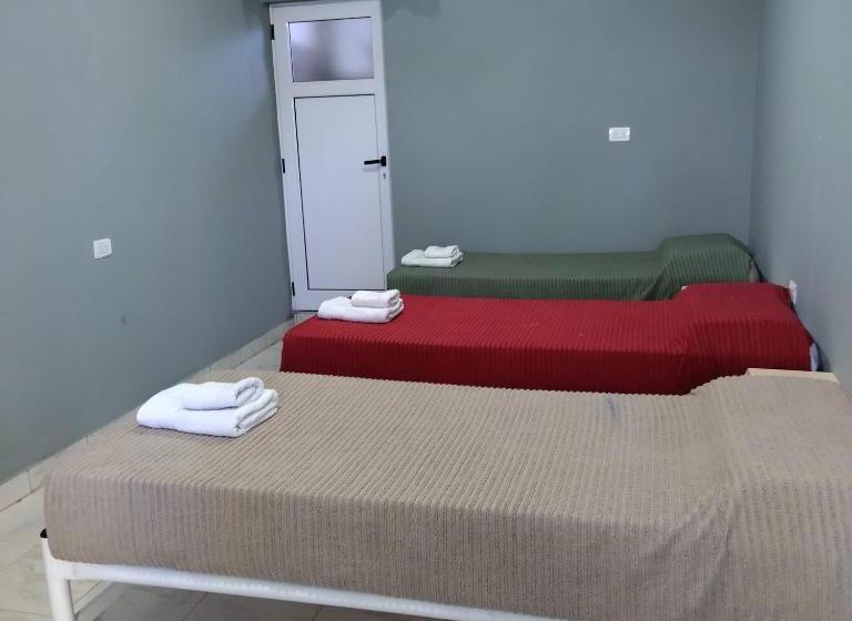 베이직 3인 룸, Hostal Lo De Ramona